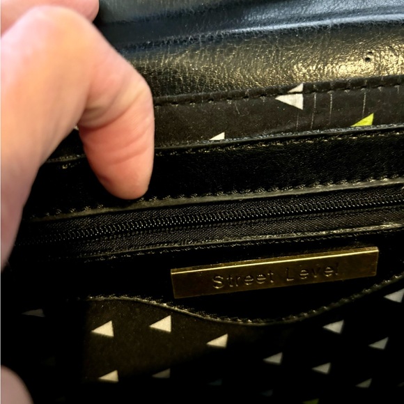 STREET LEVEL Houndstooth Bag with Detachable and Adjustable Cross Body Strap. - Picture 6 of 6